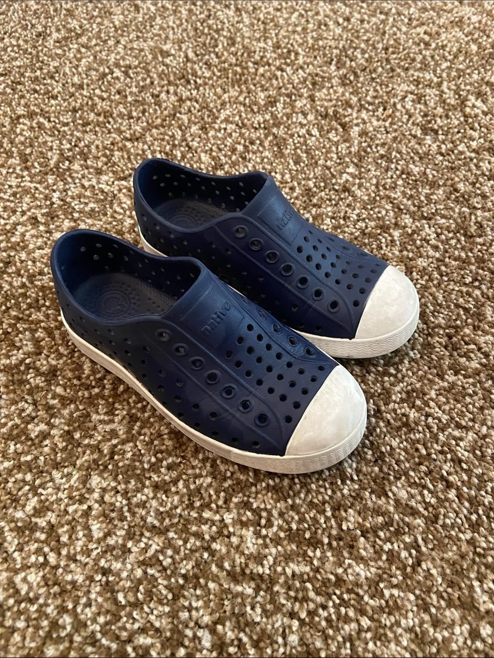 Native Kids Water Shoes slip-on in navy with white toe